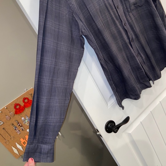 Perry Ellis Button Up - Picture 9 of 11